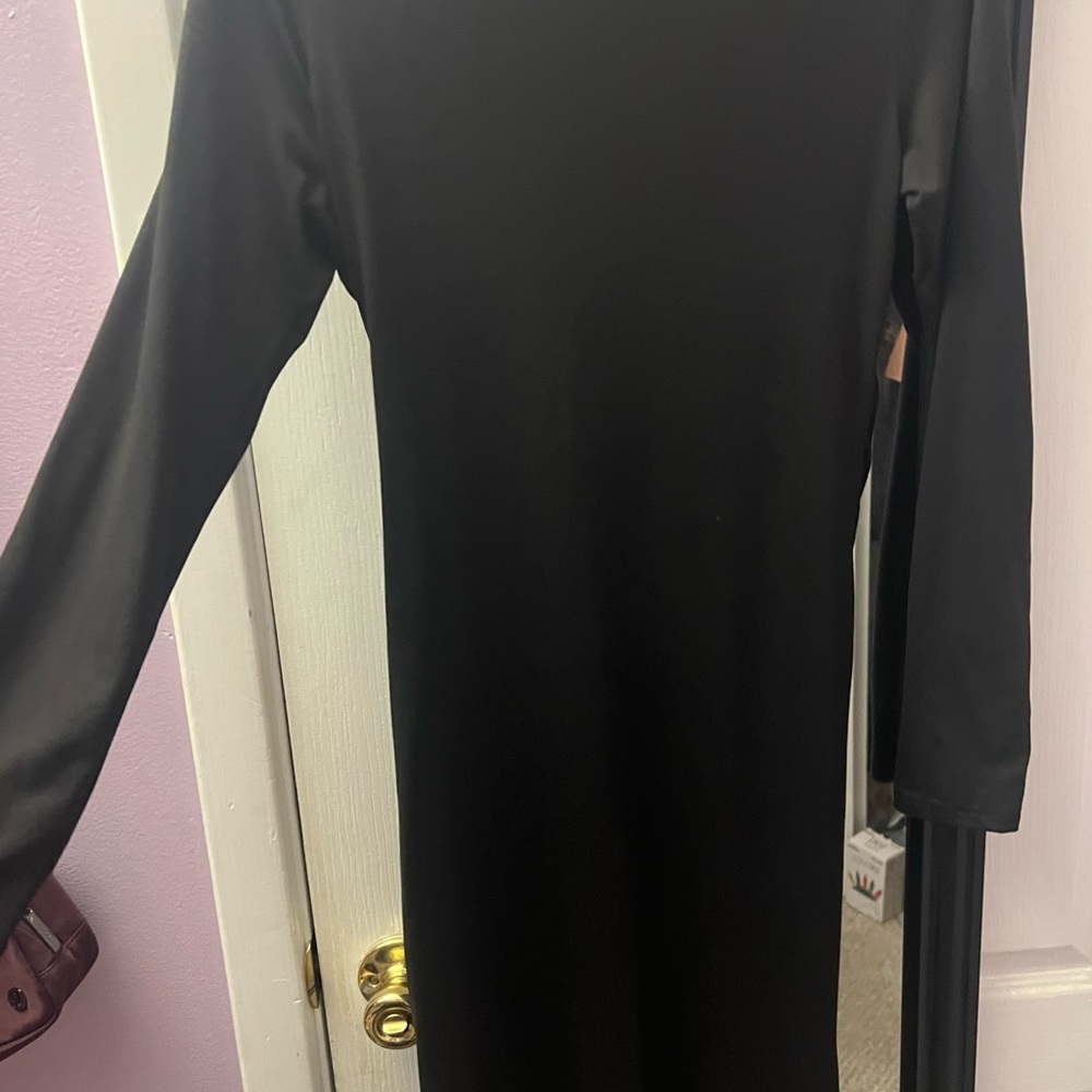 Elegant Black Ruched Dress - Picture 2 of 4